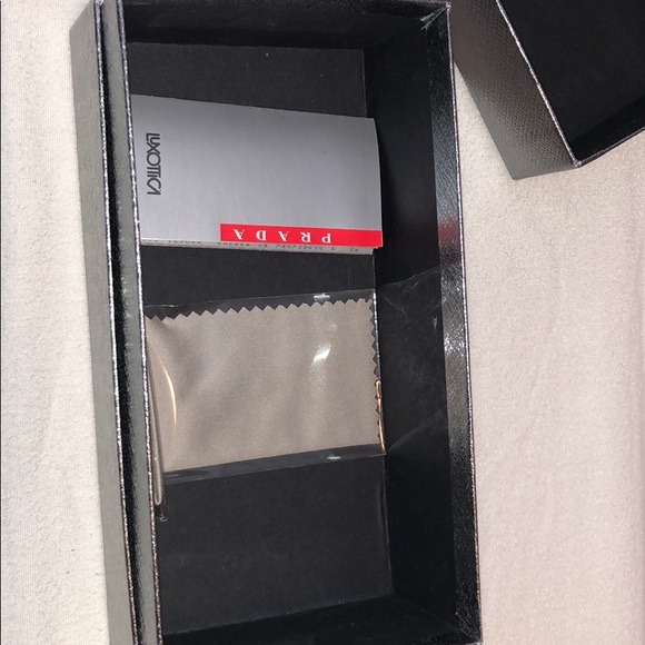 Prada sunglasses - Picture 4 of 6